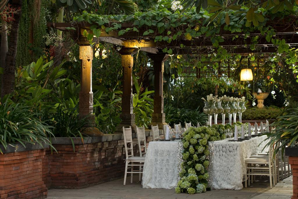 Bumi Surabaya City Resort Exterior photo The Conservatory