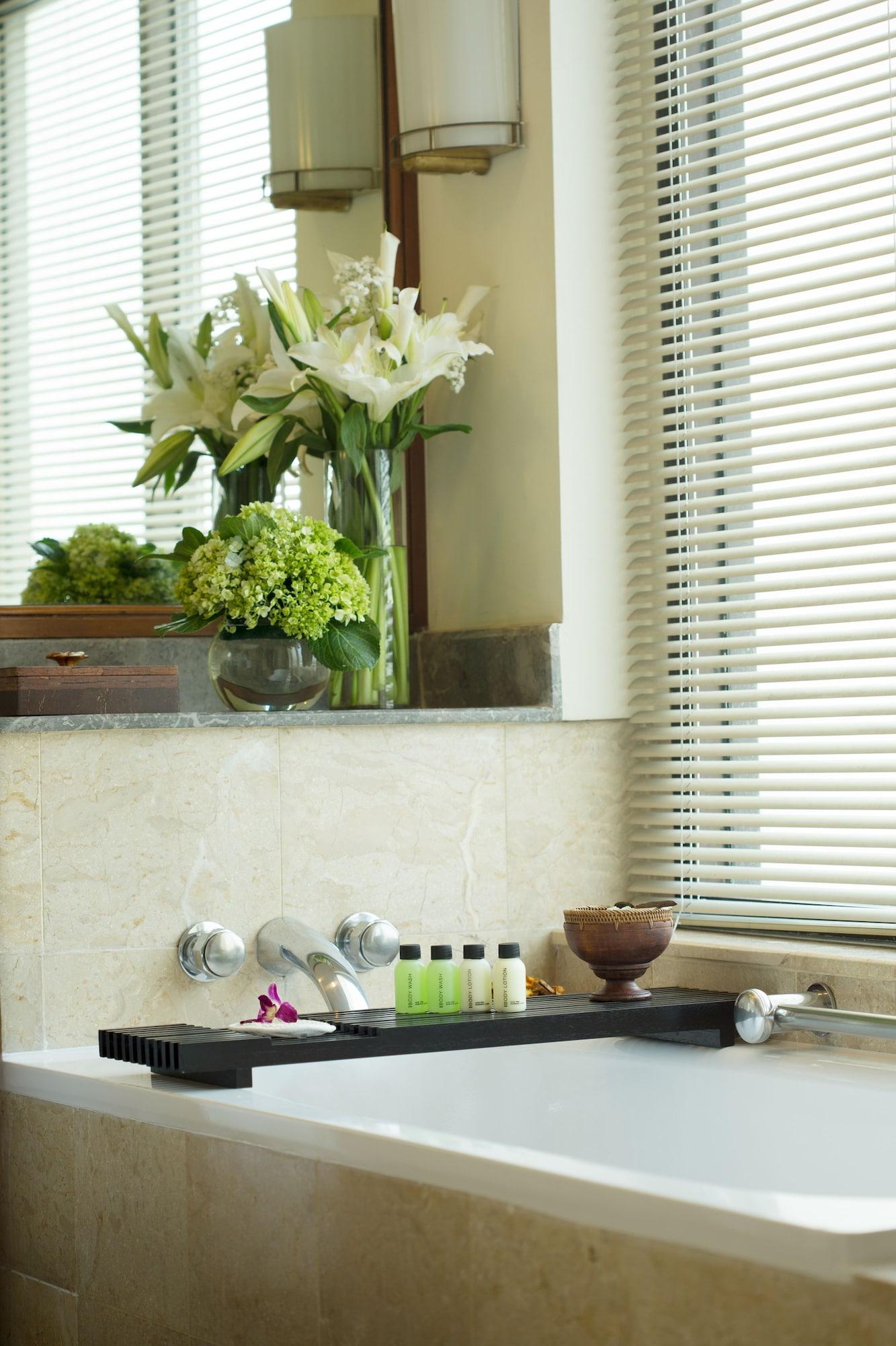 Bumi Surabaya City Resort Exterior photo Venetian blinds