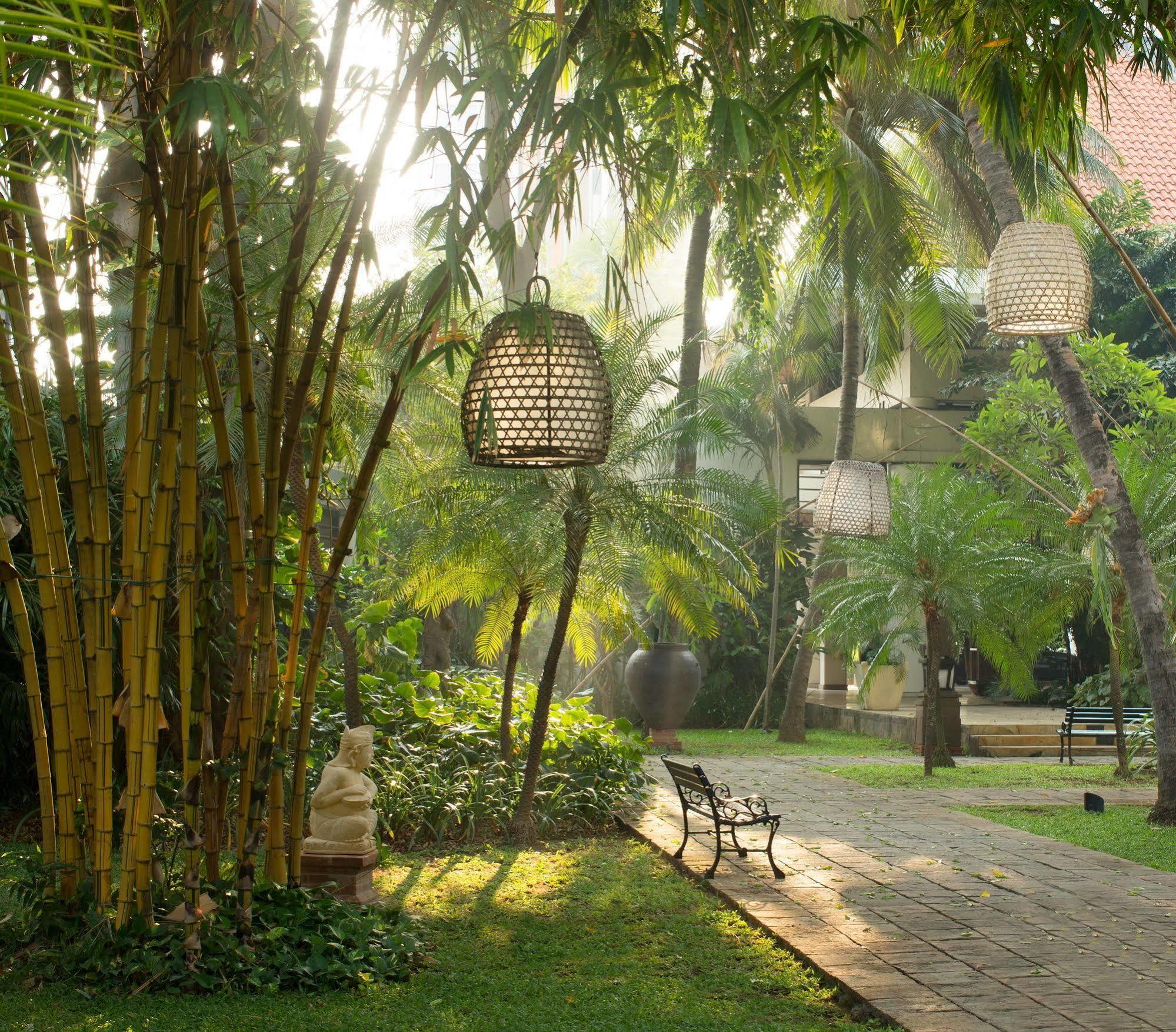 Bumi Surabaya City Resort Exterior photo The resort's gardens