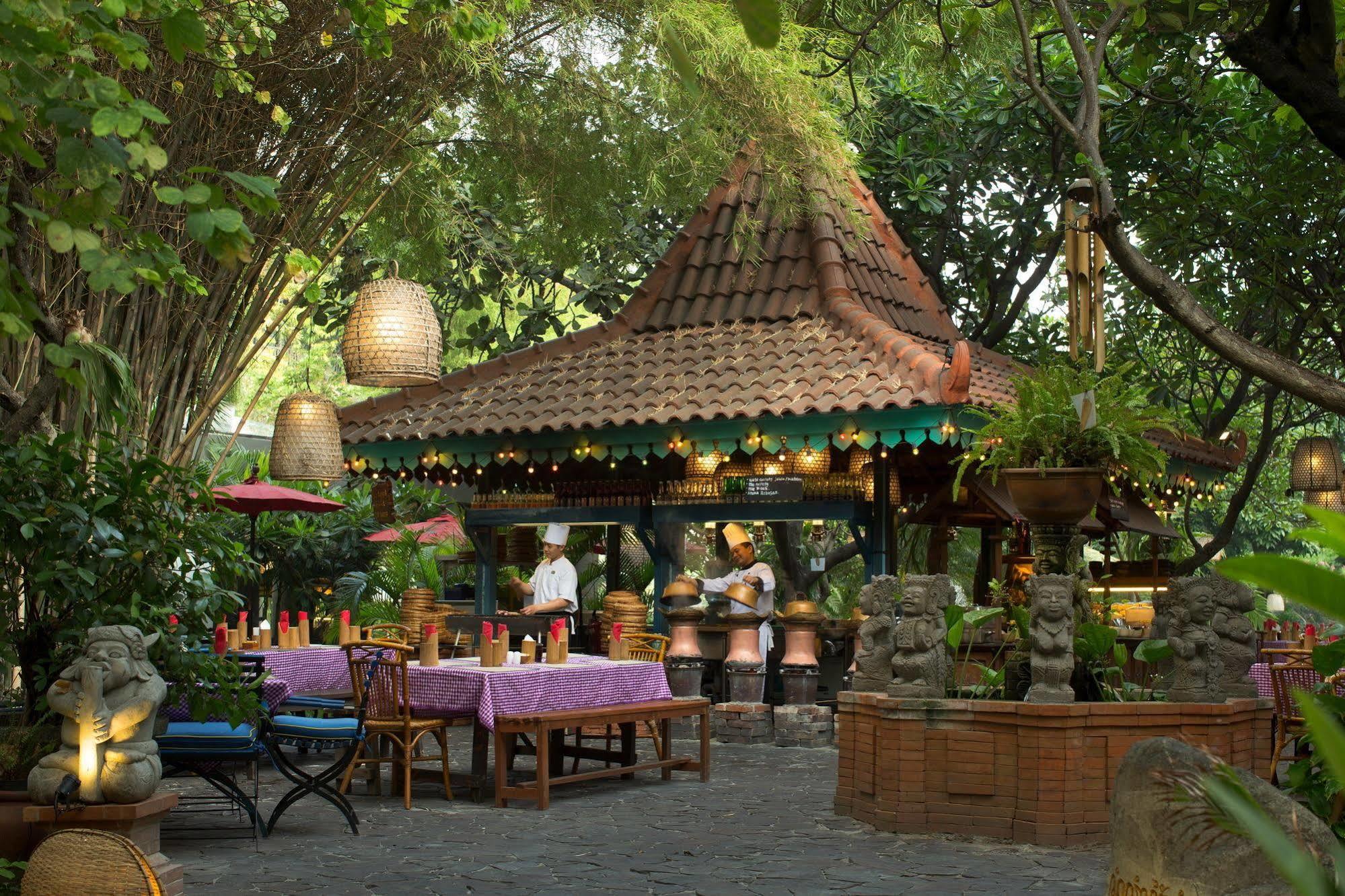 Bumi Surabaya City Resort Exterior photo Jim Thompson's house