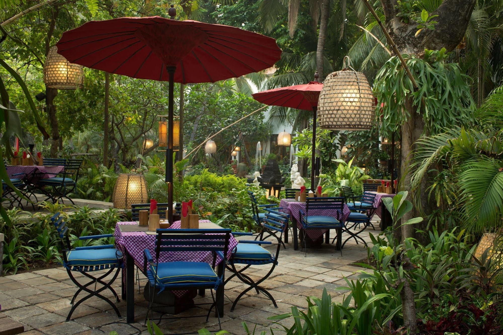 Bumi Surabaya City Resort Exterior photo The Garden Grille